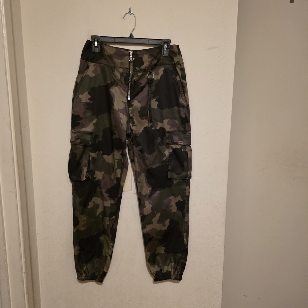 Wild Fable Women's Camouflage Cargo Multi-Pocketed Jogger Style Pants Size 6